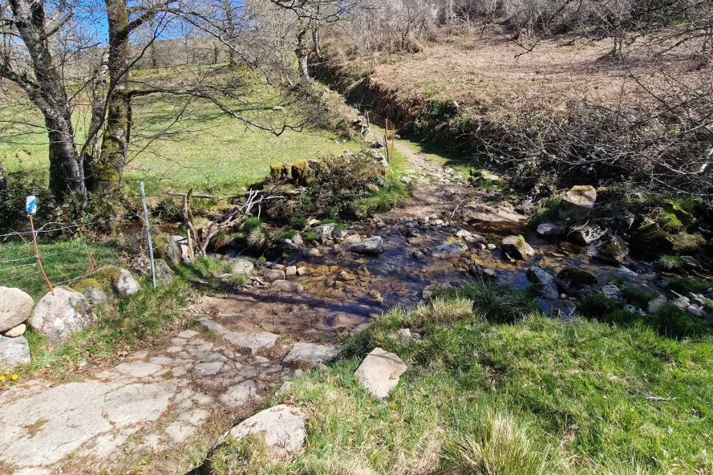 Río Troncoso en la frontera